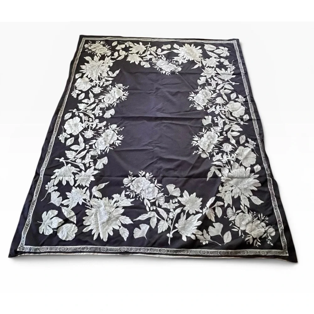 Sur La Table‎ Jacquard Floral Tablecloth Indigo Blue 90 x 90